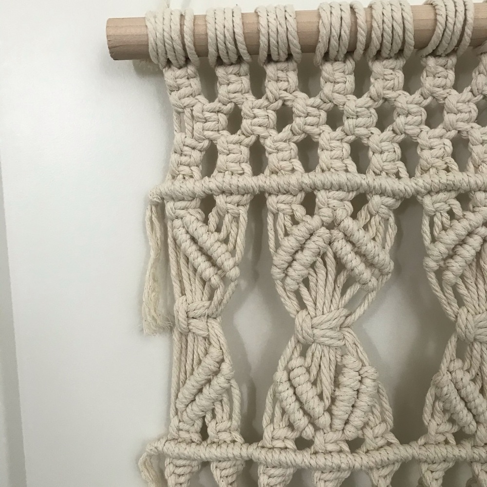 Handmade macrame wall hanging - Picture 2 of 6